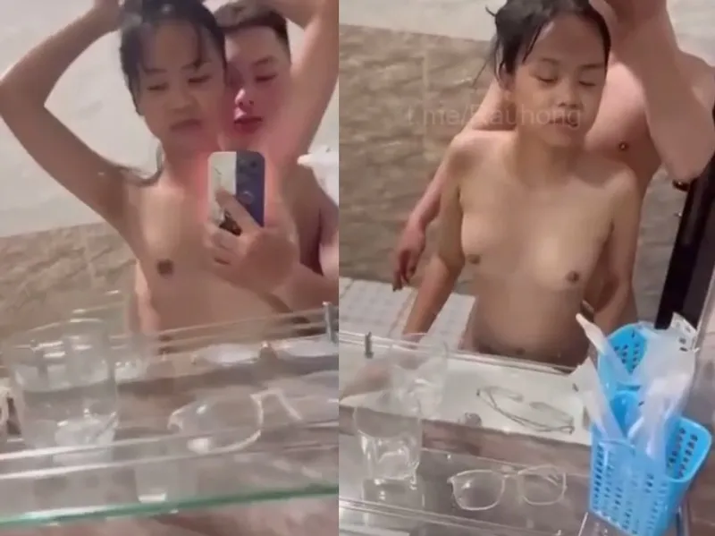 Thon gọn em cùng anh người yêu nện trước gương quay kỉ niệm